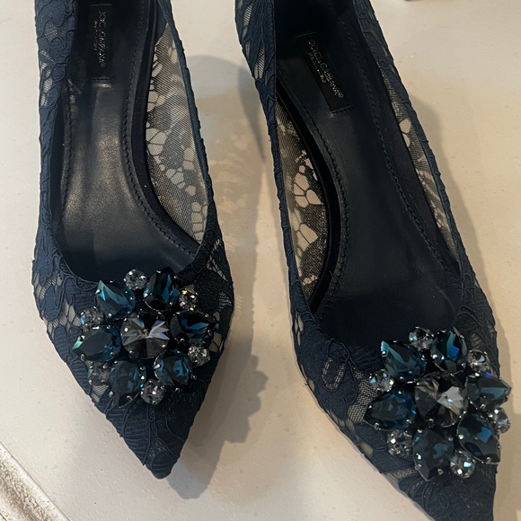 Elegant Beautiful Dolce & Gabbana Bellucci pumps in Navy - Picture 4 of 11
